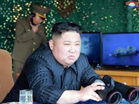 Ông Kim Jong-un trực tiếp thị sát vụ phóng tên lửa đầu tiên sau gần 2 năm